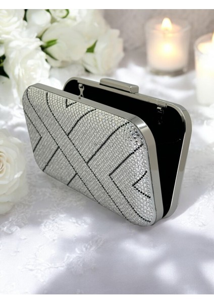 Gümüş ve Siyah Taşlı Metal Saplı Kadın Abiye Çanta Düğün Nişan Mezuniyet fırsatları