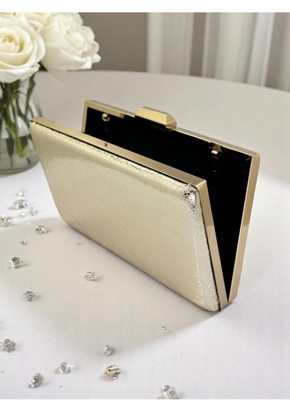 Yeni Model Altın Renk Parlak Desenli Zincir Askılı Saplı Kadın Abiye Çanta Düğün Nişan Mezuniyet modelleri