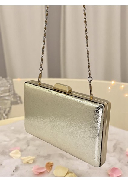 Yeni Model Altın Renk Parlak Desenli Zincir Askılı Saplı Kadın Abiye Çanta Düğün Nişan Mezuniyet indirimleri