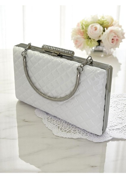 Beyaz Lüks Rugan Metal Saplı Kapitone Desenli Kadın Abye Çanta Düğün Nişan Mezuniyet modelleri