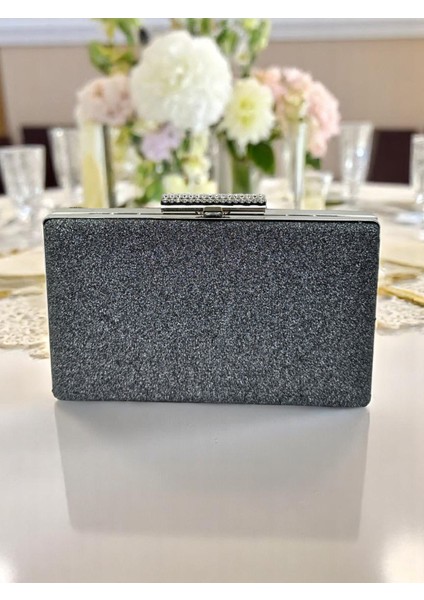 Platin Renk Simleri Dökülmeyen Ithal Kumsim Metal Taşlı Kasa Kadın Abiye Çanta Düğün Nişan Mezuniyet fiyatları