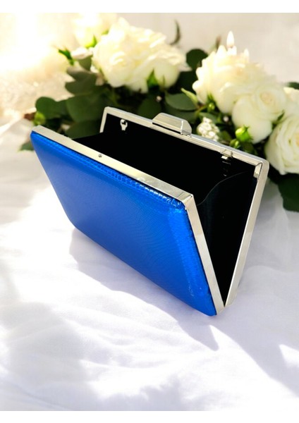 Saks Mavi Renk Balıksırtı Desenli Metal Saplı Parlak Rugan Deri Kadın Abiye Çanta Düğün Nişan modelleri