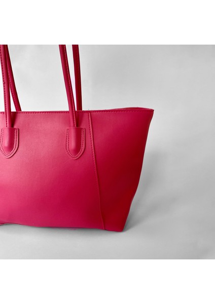 Pembe Büyük Boy Omuz Çantası | Parlak Suni Deri | Günlük & Şık Kullanım modelleri