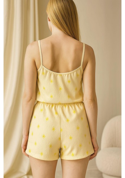 - Sarı Üstüne Desenli Askılı Şortlu Pijama Takımı fiyatları