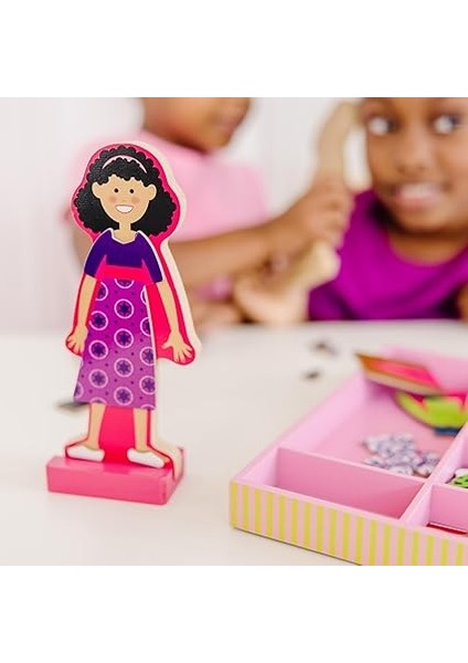 &amp; Doug - Ahşap Mıknatıslı Giydirme Abby ile Emma (14940) fiyatları