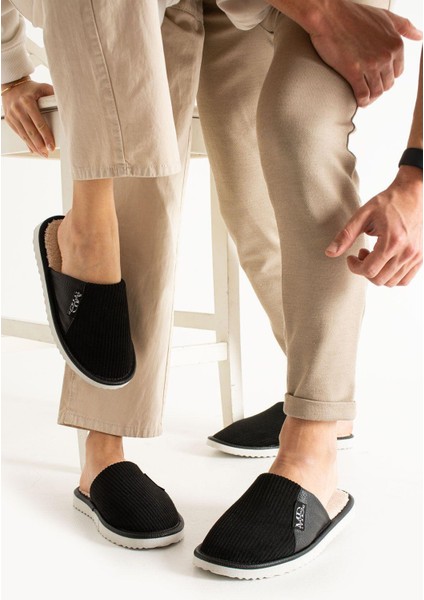 Siyah Sessiz Taban Içi Yünlü Terlik modelleri