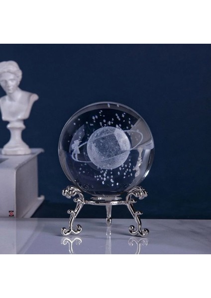 Dekoratif Metal Ayaklı Satürn Çemberinde Yürüyen Kız 3D Cam Küre 6cm
