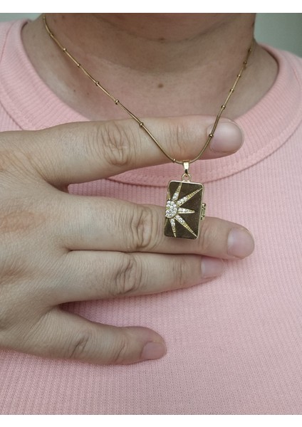 Plaka Madalyon Açılır Kapanır Model Zirkon Taşlı Gold Kadın Çelik Kolye