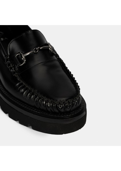 Kadın Siyah Metal Toka Detaylı Deri Loafer indirimleri