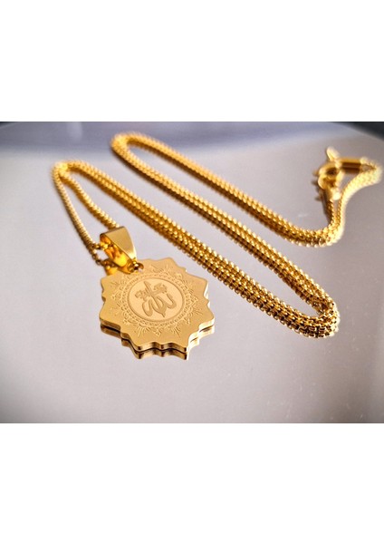 Gerçek Altın Işıltısında ve Görünümlü Paslanmaz Çelik Allah Yazılı Kolye fiyatları