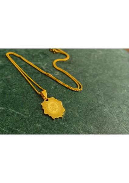 Gerçek Altın Işıltısında ve Görünümlü Paslanmaz Çelik Allah Yazılı Kolye modelleri