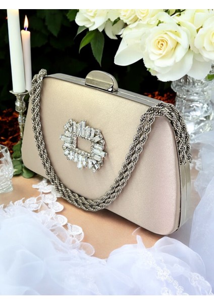Özel Tasarım Ten Renk Saten Zincir Saplı Gümüş Kristal Taşlı Saplı Kulplu Kadın Abiye Çanta