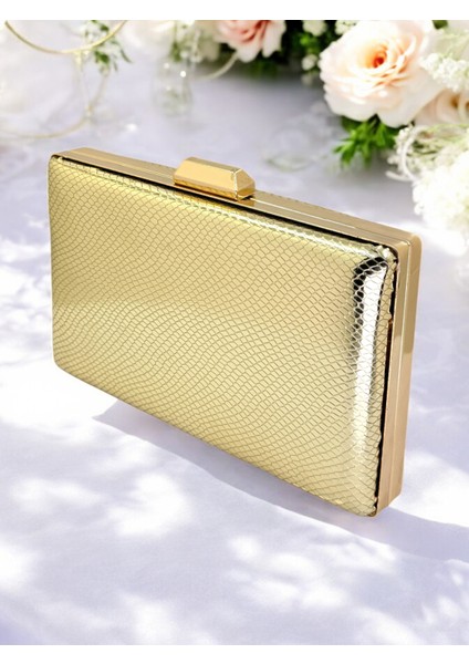 Açık Altın Renk Balıksırtı Desenli Parlak Rugan Deri Kadın Abiye Çanta Düğün Nişan