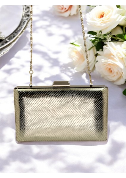 Açık Altın Renk Balıksırtı Desenli Parlak Rugan Deri Kadın Abiye Çanta Düğün Nişan modelleri