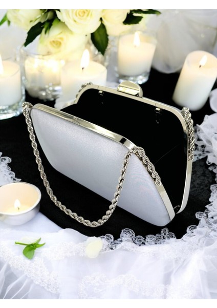 Özel Tasarım Gümüş Gri Renk Saten Zincir Saplı Kristal Taşlı Saplı Kulplu Kadın Abiye Çanta modelleri