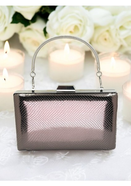 Platin Renk Balıksırtı Desenli Metal Saplı Parlak Rugan Deri Kadın Abiye Çanta Düğün Nişan fiyatları