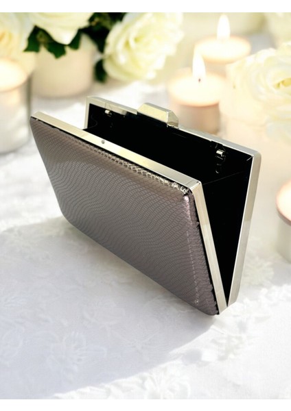 Platin Renk Balıksırtı Desenli Metal Saplı Parlak Rugan Deri Kadın Abiye Çanta Düğün Nişan modelleri