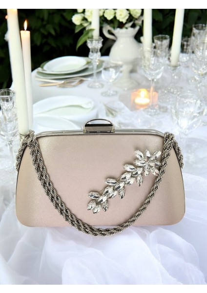 Özel Tasarım Ten Renk Saten Zincir Saplı Gümüş Kristal Taşlı Saplı Kulplu Kadın Abiye Çanta fiyatları