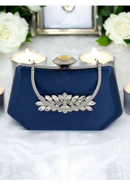 Lacivert Renk Gümüş Kristal Taşlı Zarif Tasarım Metal Saplı Abiye Çantası modelleri