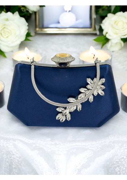 Lacivert Renk Gümüş Kristal Taşlı Zarif Tasarım Metal Saplı Abiye Çantası modelleri
