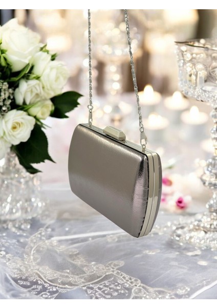 Antrasit Gri Platin Kırışık Cilt Deri Metalik Renk Zincir Askılı Abiye Çanta Düğün Nişan Mezuniyet modelleri