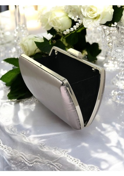 Antrasit Gri Platin Kırışık Cilt Deri Metalik Renk Zincir Askılı Abiye Çanta Düğün Nişan Mezuniyet fırsatları