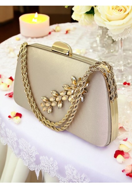 Özel Tasarım Ten Renk Saten Zincir Saplı Gümüş Kristal Taşlı Saplı Kulplu Kadın Abiye Çanta