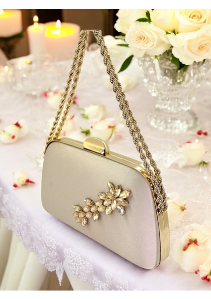 Özel Tasarım Ten Renk Saten Zincir Saplı Gümüş Kristal Taşlı Saplı Kulplu Kadın Abiye Çanta