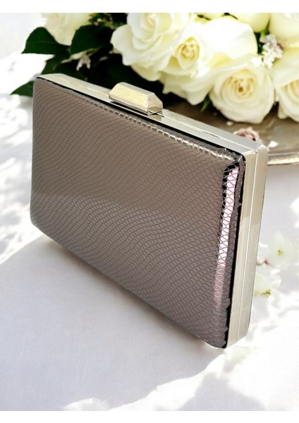 Platin Renk Balıksırtı Desenli Parlak Rugan Deri Kadın Abiye Çanta Düğün Nişan