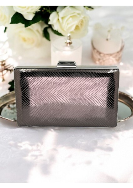 Platin Renk Balıksırtı Desenli Parlak Rugan Deri Kadın Abiye Çanta Düğün Nişan fiyatları