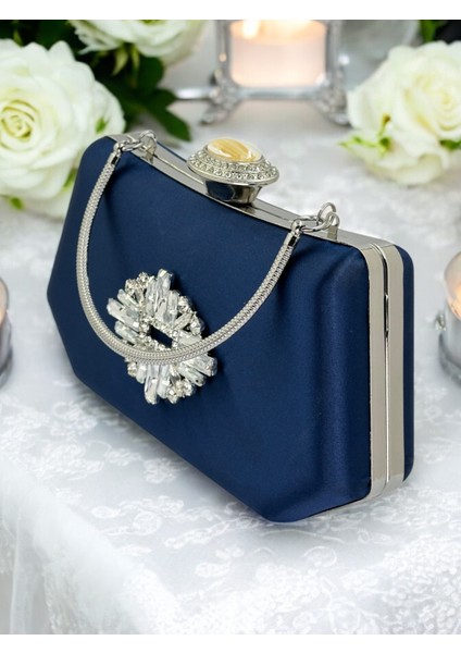 Lacivert Renk Gümüş Kristal Taşlı Zarif Tasarım Metal Saplı Abiye Çantası fırsatları