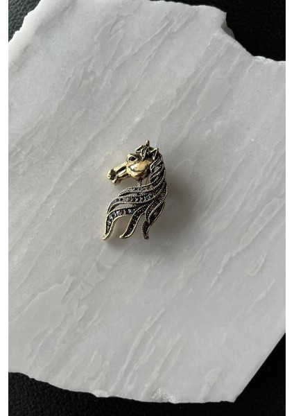 At Figürlü Broş modelleri