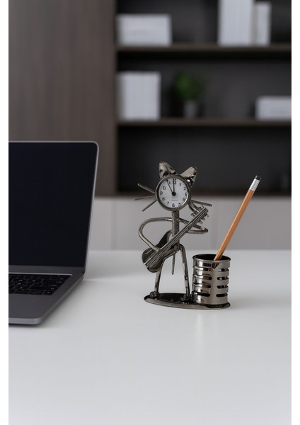 Metal Saat ve Kalemlik Gitar Çalan Müzisyen Kedi Masa Üstü Kalemlik Casapetra fiyatları