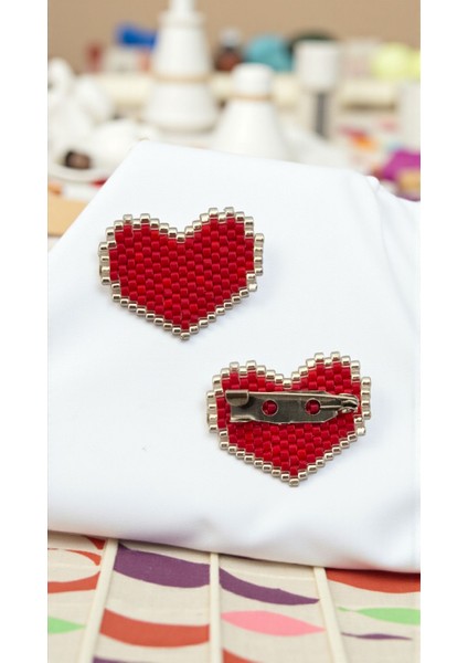 Miyuki Boncuk El Yapımı Kırmızı Kalp Broş - Yaka Iğnesi fiyatları