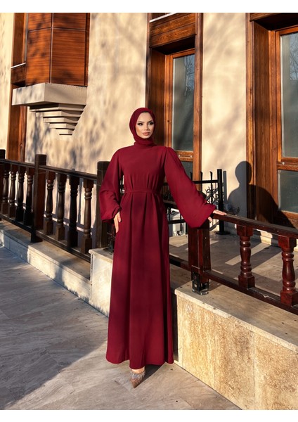 Kırmızı Meri Abaya