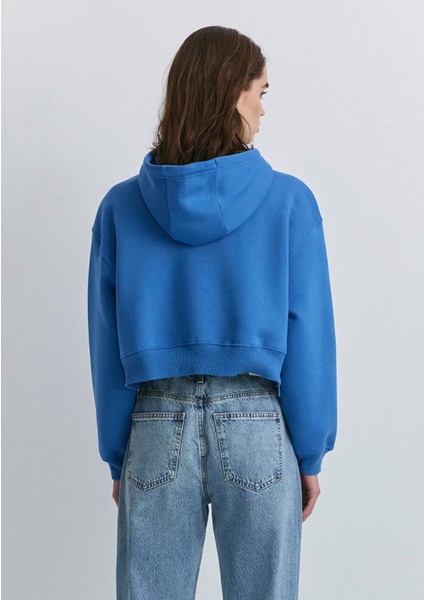 Mavi Patch Logo Kapüşonlu Mavi Crop Sweatshirt 1S10305-70885