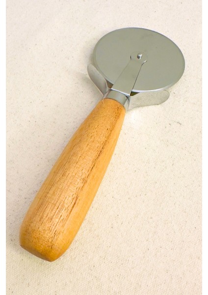 Akasya Kulplu Pizza Keseceği | 19X7 cm Paslanmaz Çelik Döner Kesici | Ergonomik Ahşap Saplı, Dayanıklı ve Hijyenik Mutfak Gereci | Pizza, Pide ve Hamur Işleri Için
