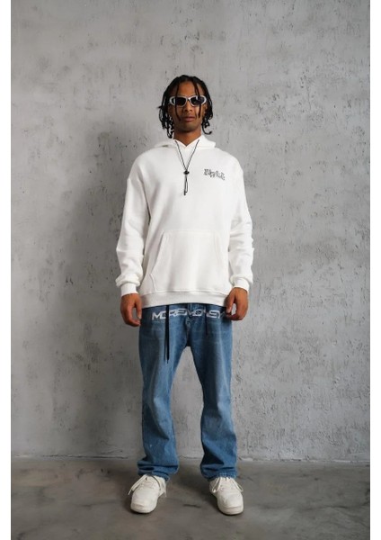 Erkek Oversize Üç Iplik Kapüşonlu Sweat – Kol ve Etek Ribana Detaylı, Ön ve Sırt Baskılı, Kanguru Cepli Rahat Kalıp Model - Beyaz modelleri