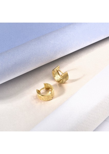 14 Ayar Mikron Altın Kaplama Kalın Desenli Huggie Halka Gümüş Küpe - E00297 modelleri