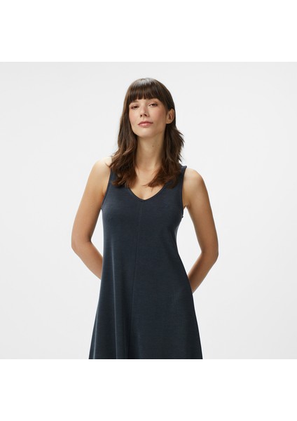 Kadın Siyah V Yaka Kolsuz Elbise modelleri