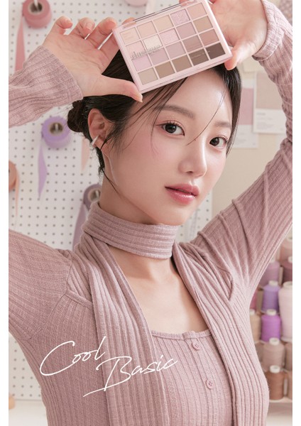 Mat ve Işıltılı Tonlardan Oluşan 20 Renkli Far Paleti Dasıque Mood Shadow Palette (02 Cool Basic)