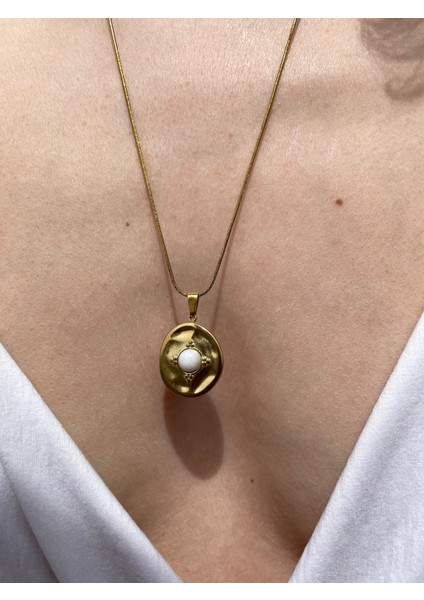 Parlak Aytaşı ve Çelikten Zarif Kolye, Şık ve Kaliteli Takı Modası modelleri