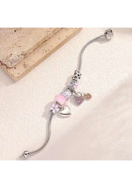 Pandora Tarz , Pembe Kalp Çiçek Sevgi Temalı Charmlı Bileklik, Ahşap Kutu Içerisinde fiyatları