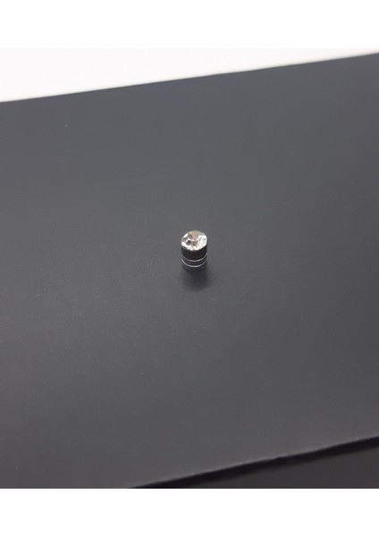 Beyaz Taşlı Paslanmaz Çelik 3mm Mıknatıslı Küpe, Şık ve Hafif Takım