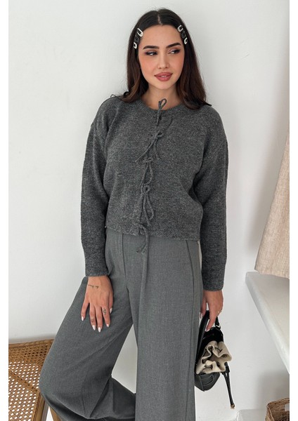 Kadın Fiyonk Detaylı Dokulu Triko – Yaratıcı & Şehirli Stil