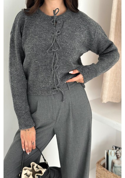 Kadın Fiyonk Detaylı Dokulu Triko – Yaratıcı & Şehirli Stil