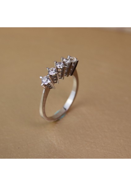 Badem Tırnak Pırlanta Modeli 925 Ayar Beştaş Gümüş Yüzük- Taşlar 3 mm fiyatları