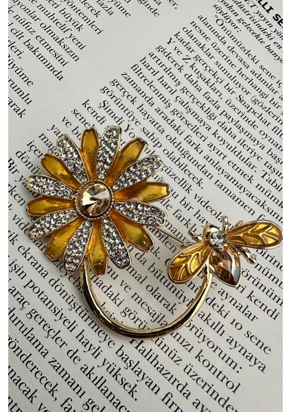 Altın Rengi Arı Detay Mineli Taşlı Çiçek Broş (6cm) fırsatları
