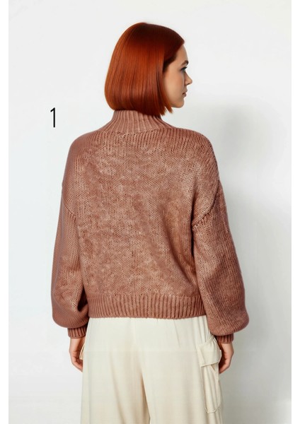 Kadın Kalın Oversize Triko Kazak Dik Yaka Detayıyla Casual Kombinlerin Vazgeçilmezi Kaliteli modelleri