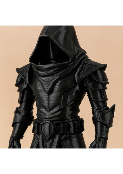 Siyah Pelerinli Savaşçı Figürü – 3D Baskı Dekoratif Koleksiyon Oyuncağı (10 Cm) fiyatları